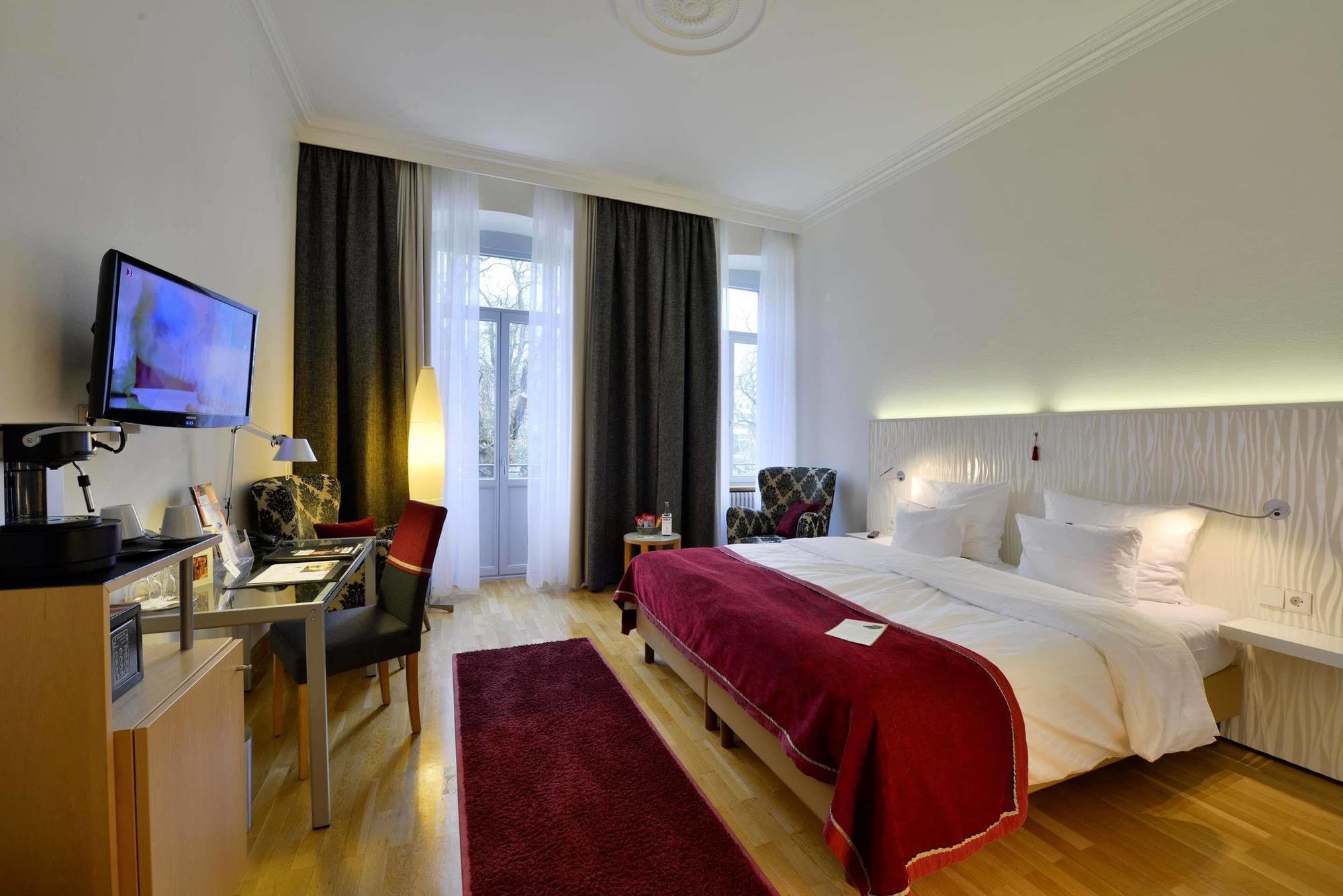 Hotel Western Premier Victoria 4*